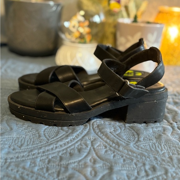 Rocket dog, black wedge sandals, size 8 - Picture 2 of 3